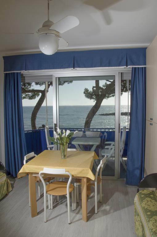 Residence Costa Templada Ventimiglia Rum bild